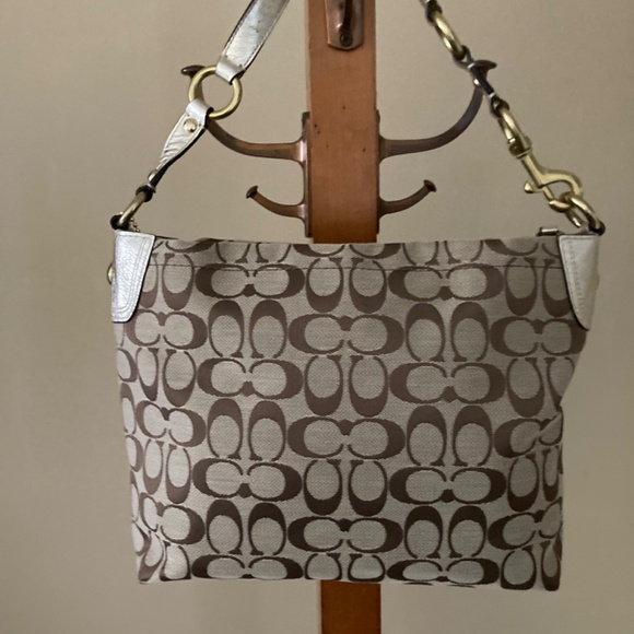 COACH CANVAS SIGNATURE FLOWER APPLIQUE BAG - Picture 2 of 7